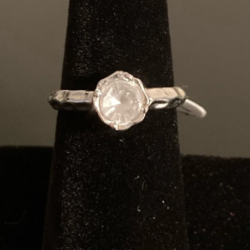 Silver tone solitaire size 7.5